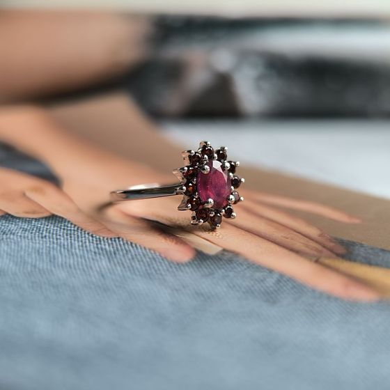 Серебряное кольцо с рубином 1.467ct, гранатом