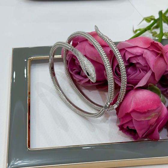 Silver bracelet with phianites, semallu