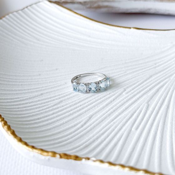 Срібна каблучка з топазом 2,272 карата