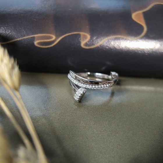 Серебряное кольцо с фианитами