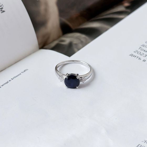 Silver ring with sapphire 2.332ct