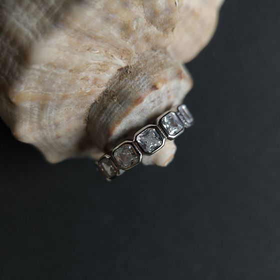 Срібна каблучка з фіанітами