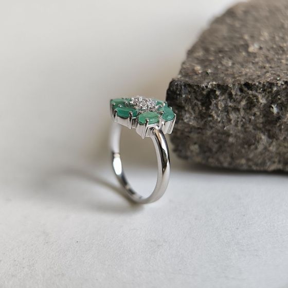 Silver ring with emerald, fianites