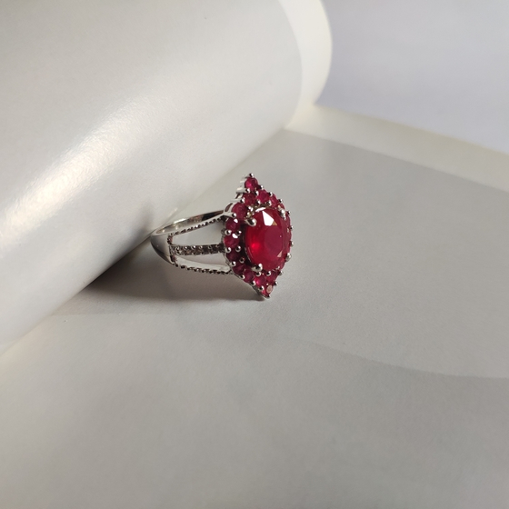 Серебряное кольцо с рубином 3.437ct