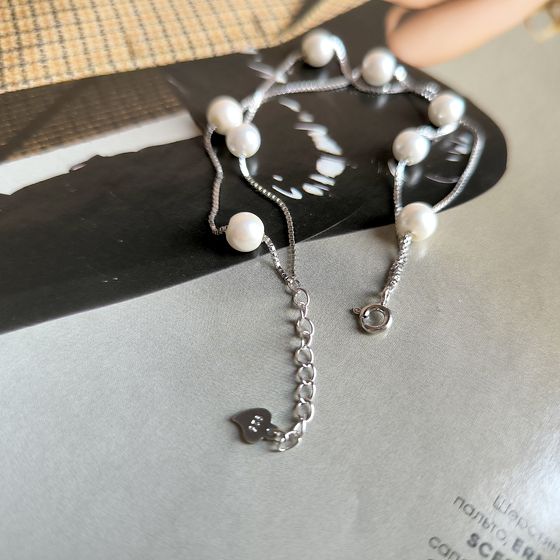 Silver bracelet with pearls