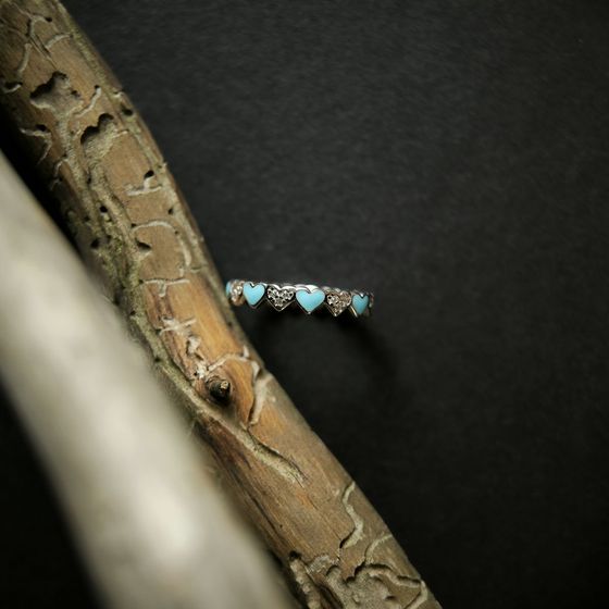 Silver ring with phianites, semallu