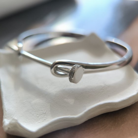 Silver bracelet with cubic zirconia