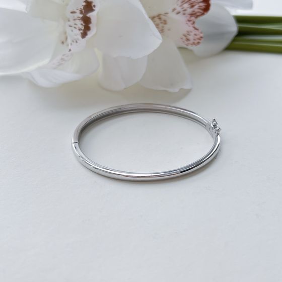 Silver bracelet without stones