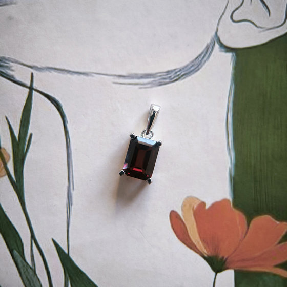 Срібна підвіска з гранатом 1.888ct
