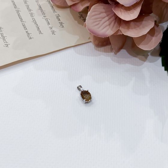 Срібна підвіска з султанітом