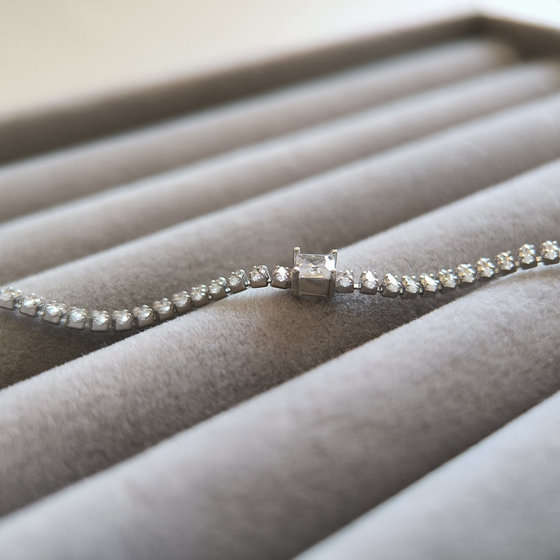 Silver bracelet with cubic zirconia