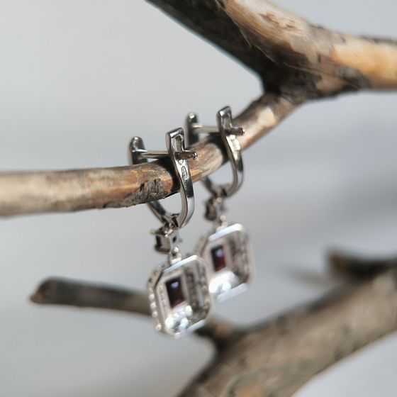 Срібні сережки з гранатом 3.301ct