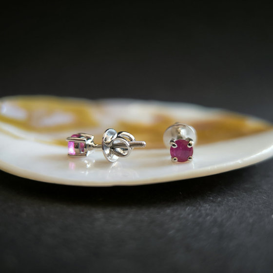 Срібні сережки з рубіном 0.69ct