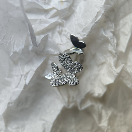 Silver ring with cubic zirconia