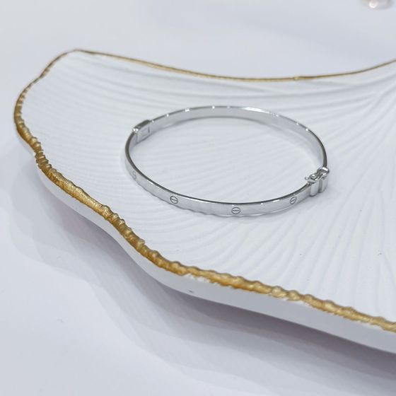 Silver bracelet without stones