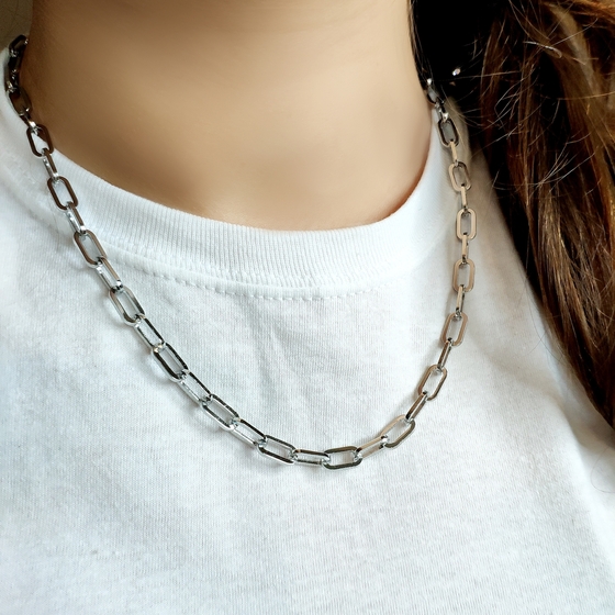 Silver necklace without stones