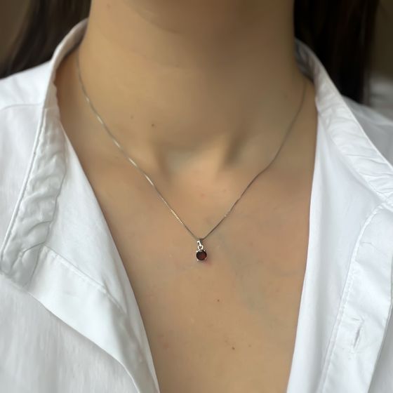 Срібна підвіска з гранатом 0,625 карата