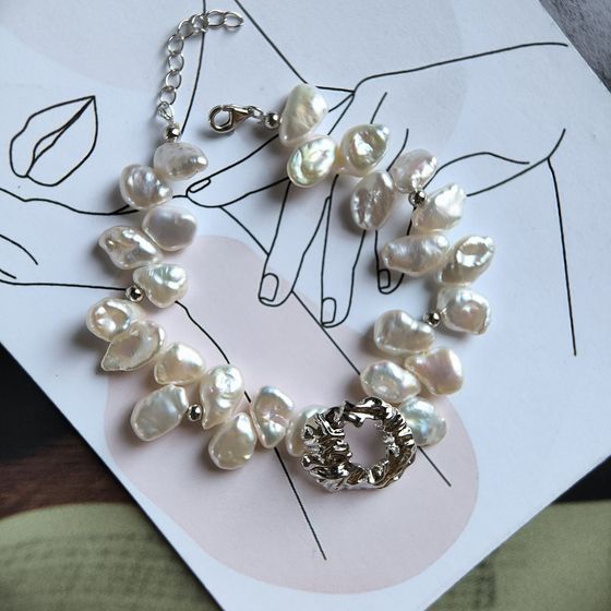 Silver bracelet with baroque pearls