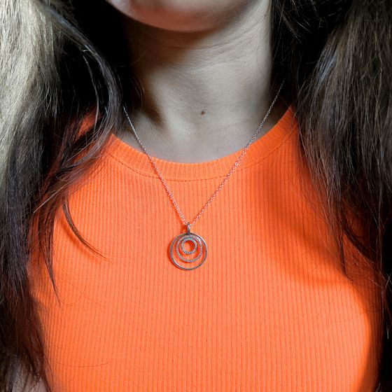 Silver necklace with phianites