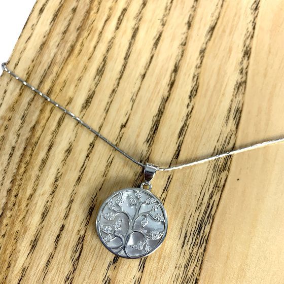 Silver pendant with mother-of-pearl