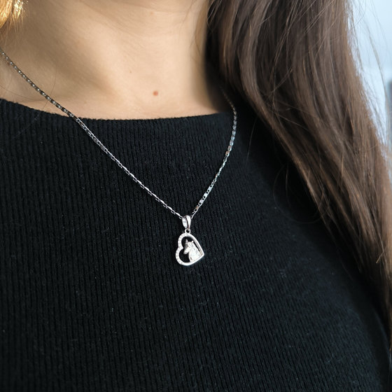 Silver pendant with cubic zirconia