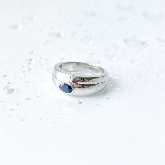 Silver ring with sapphire 0.66ct