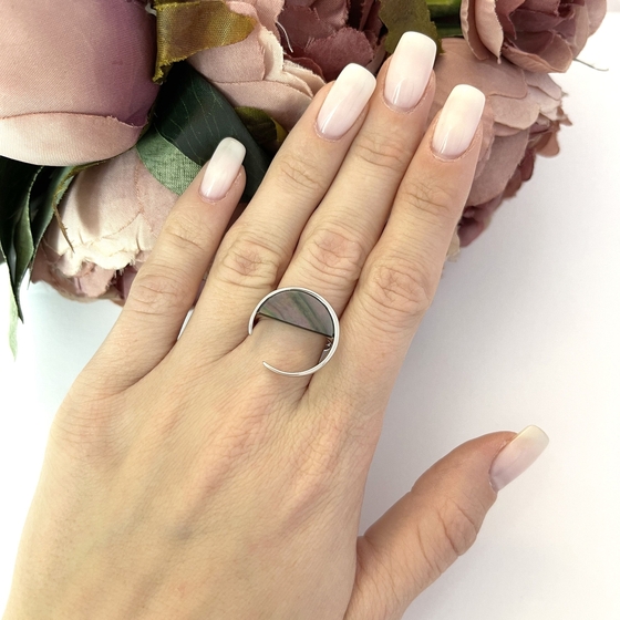 Silver ring with mother-of-pearl