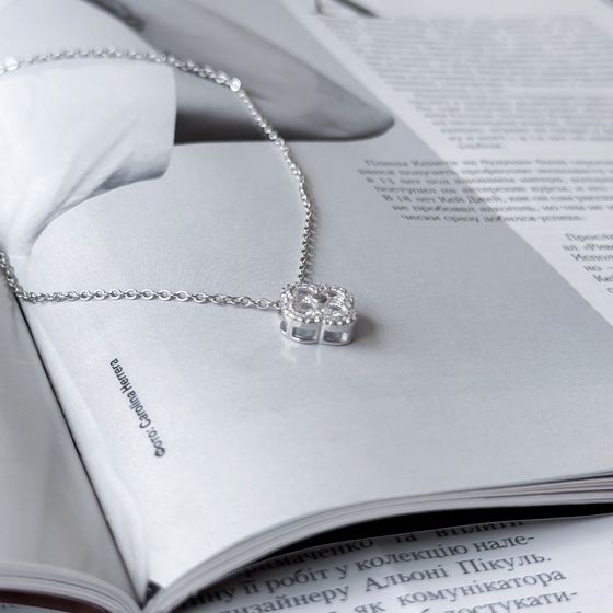 Silver necklace with phianites