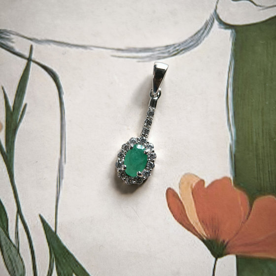 Серебряная подвеска с изумрудом 0.833ct, фианитами