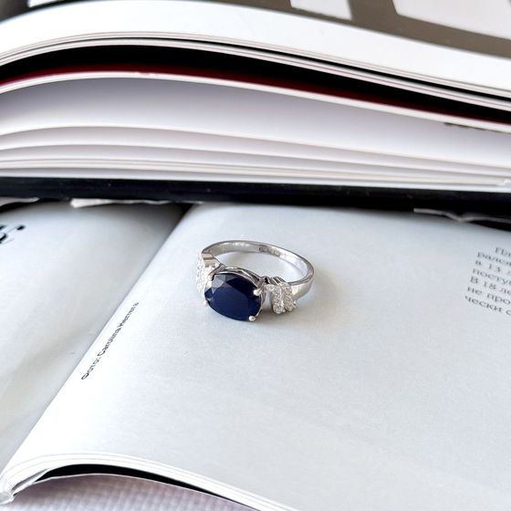 Срібна каблучка з сапфіром 3.507ct, фіанітами