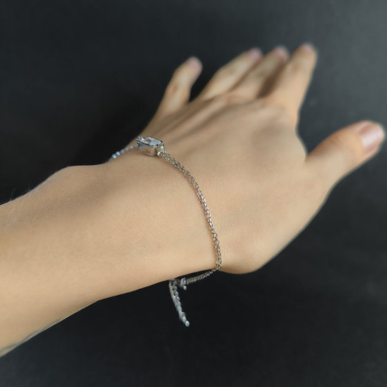Silver bracelet with cubic zirconia