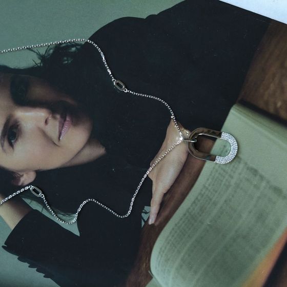 Silver necklace with phianites