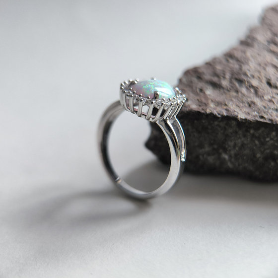 Срібна каблучка з опалом 1,265 карата та фіанітами