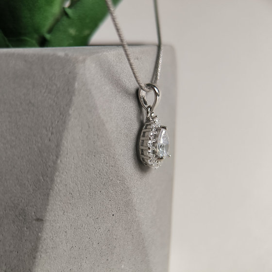 Silver pendant with cubic zirconia