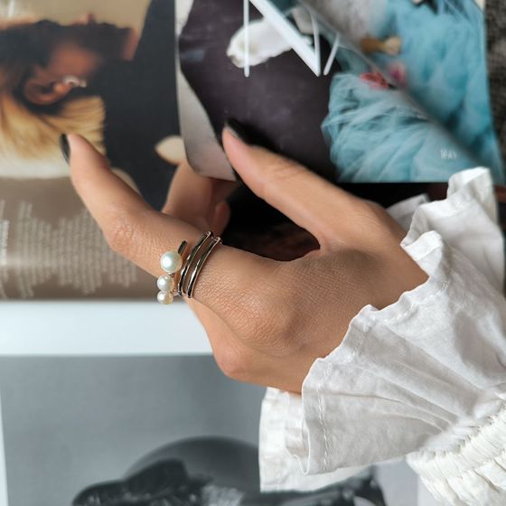 Silver ring with pearls