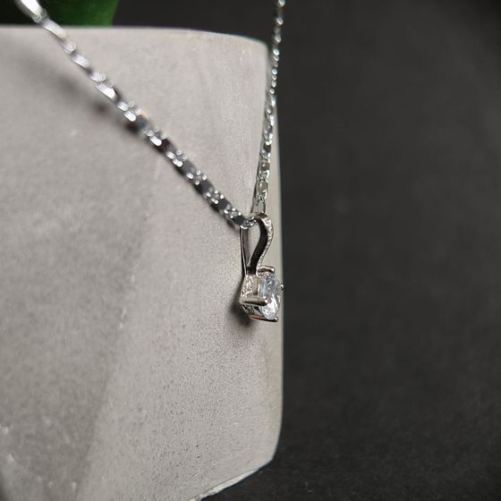 Срібна підвіска з фіанітами