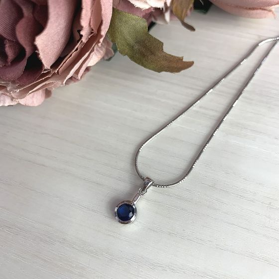 Silver pendant with a nano sapphire
