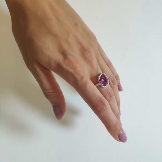 Silver ring with an 8.6-carat alexandrite