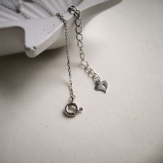 Silver necklace with malachite, phianites