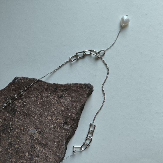 Silver necklace with baroque pearls