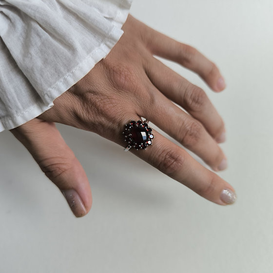 Silver ring with a 4.007 ct nano garnet