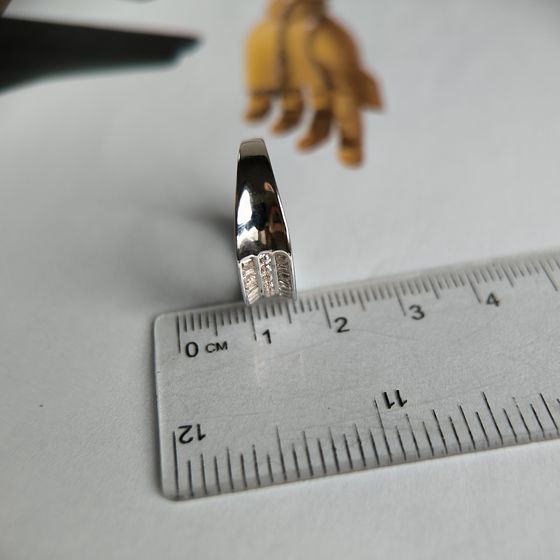 Серебряное кольцо с фианитами