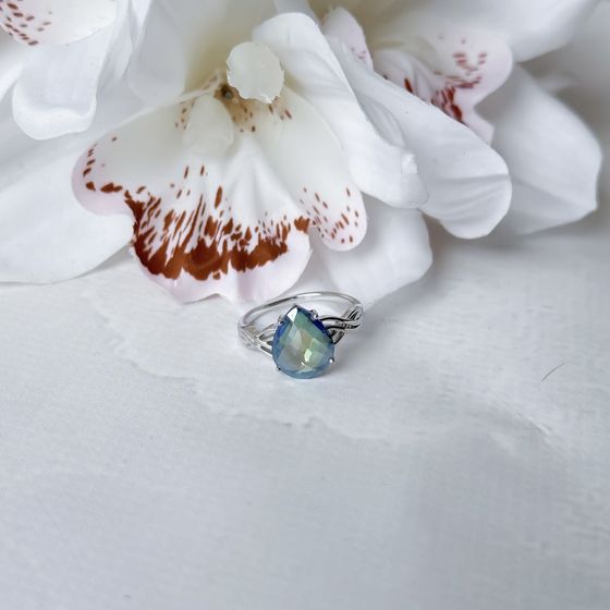 Silver ring with a 2.9-carat mystic topaz