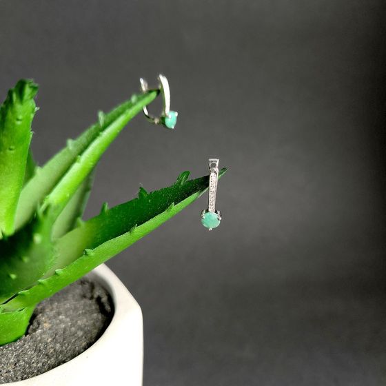 Срібні сережки зі смарагдом 1,192 карата та фіанітами