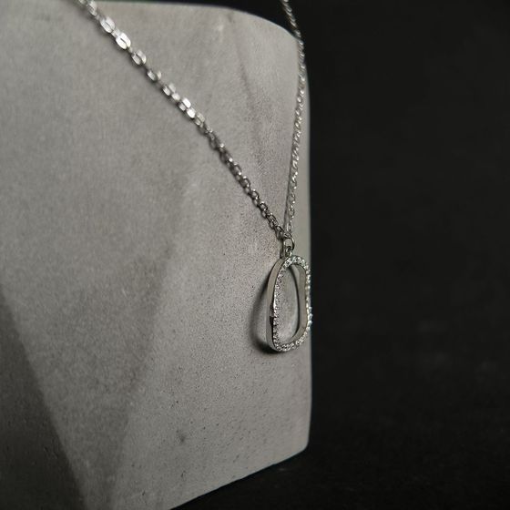 Silver necklace with phianites