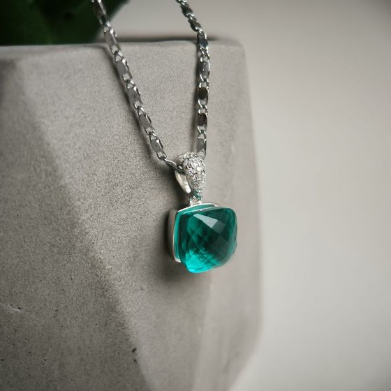 Срібна підвіска з фіанітами