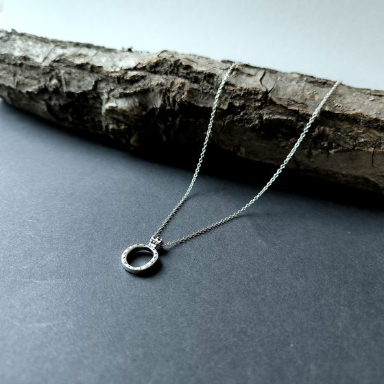 Silver necklace with phianites