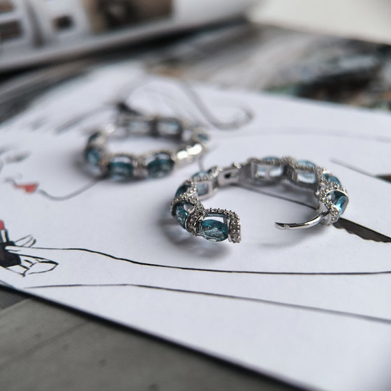 Серебряные серьги с топазом Лондон Блю 8.12ct, фианитами