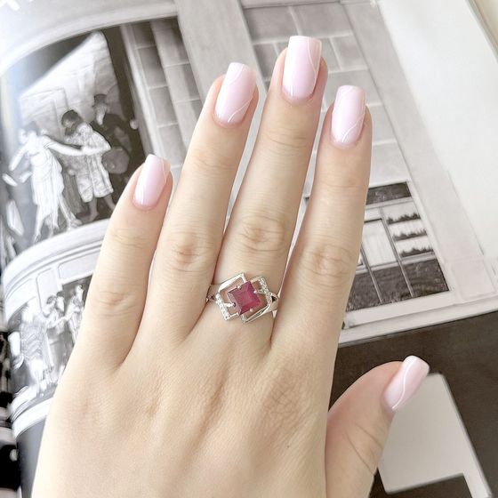 Sterling silver ring with 2.633ct ruby, phianites