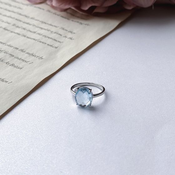 Silver ring with a 5.642-carat topaz